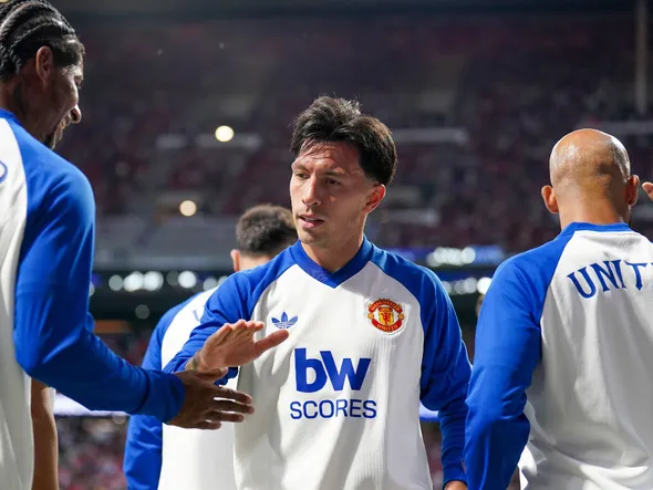 Manchester United : la réaction du vestiaire à la sortie controversée de Lisandro Martinez