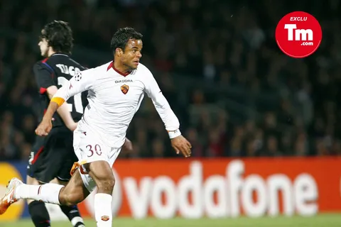 “L’OL était intéressé, l’OM aussi” : bourreau de Réveillère en 2007, Amantino Mancini raconte ses transferts ratés en Ligue 1