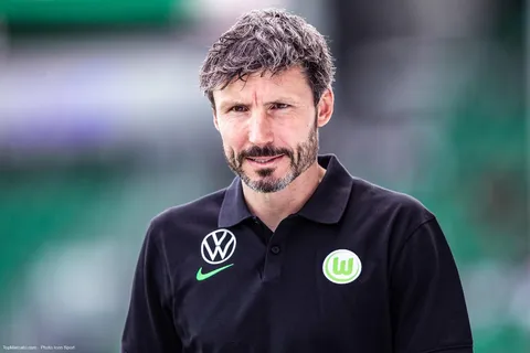 Officiel Mercato - Wolfsburg : le club limoge Van Bommel