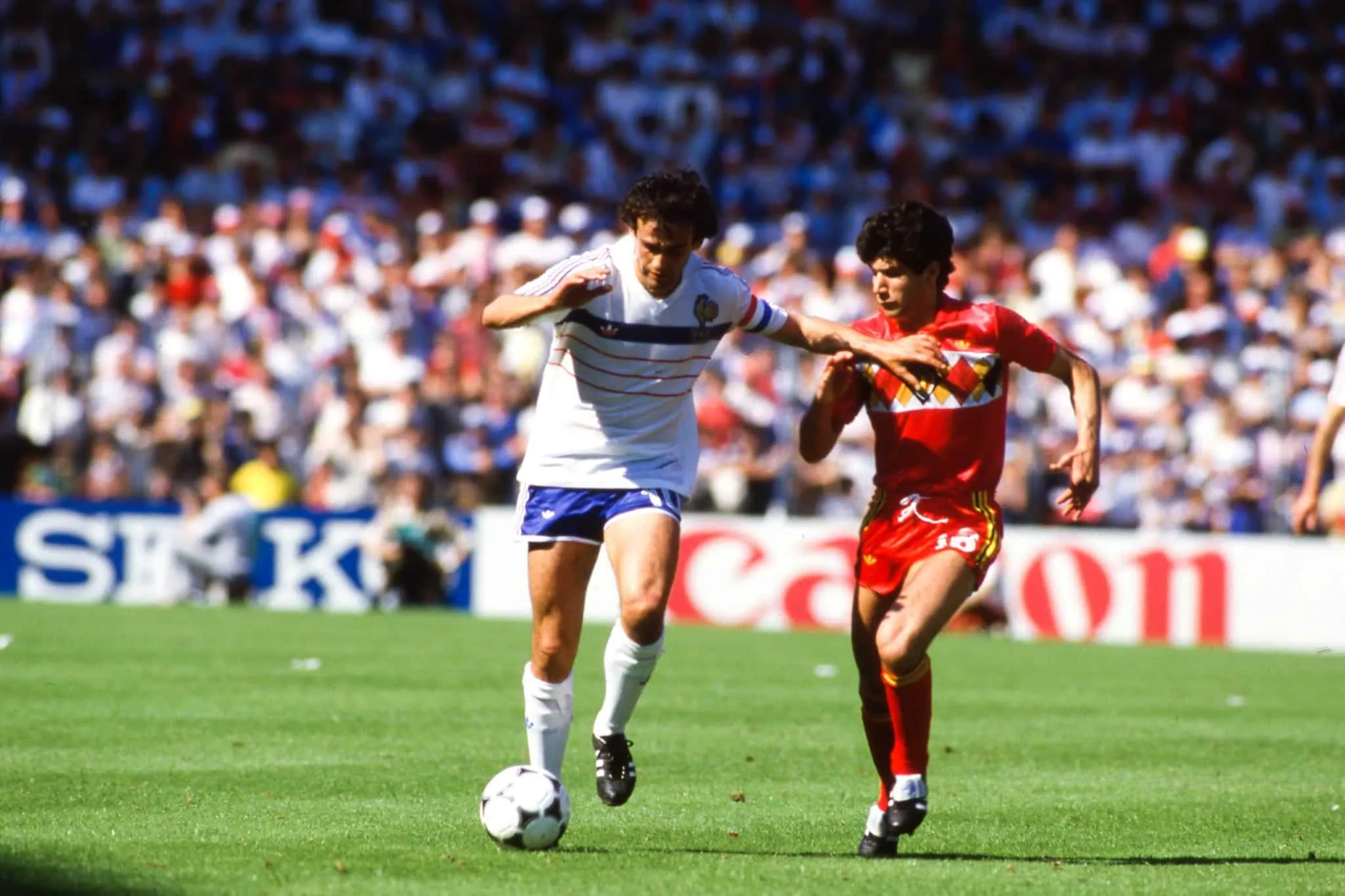 Lors de quelle compétition la France a battu la Belgique en demi-finale sur le score de 0-1, lançant le fameux seum belge ?