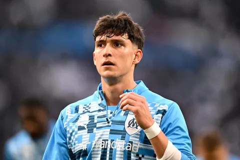 Mercato OM : la première offre de Leeds pour Balerdi dévoilée