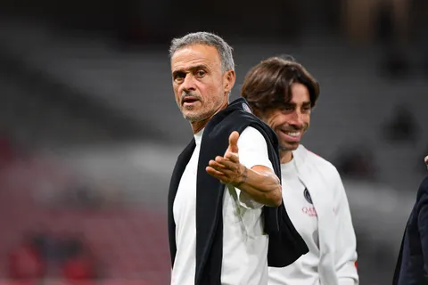 PSG : sans recrue au poste de latéral droit lors du mercato, Luis Enrique pourrait s’appuyer sur un titi