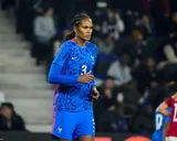 Une cadre des Bleues se retire et fracasse Diacre !