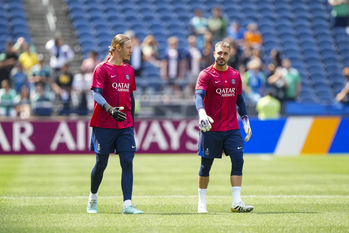 Matveï Safonov, Arnau Tenas, PSG