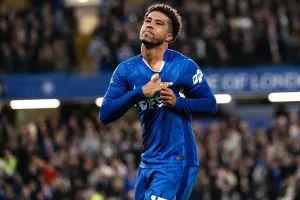 Mercato Chelsea : prix fixé pour le sacrifié Andrey Santos, Manchester United déjà prêt à bondir sur l’occasion