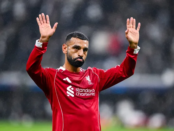 Mercato Liverpool – “Salah n’est pas un gamin, il mérite une explication” : une ex-star se paye Arne Slot