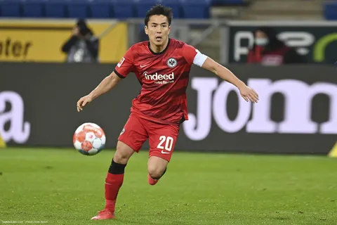 Officiel Mercato - Eintracht Francfort : un cadre prolonge l’aventure