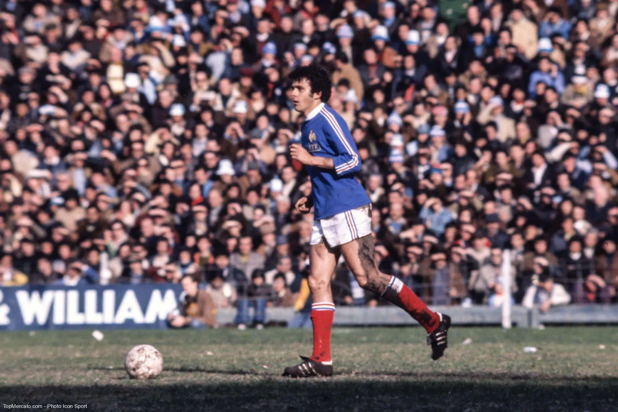 Avec quel club Michel Platini accède pour la première fois au podium du Ballon d’or, en 1977 ?