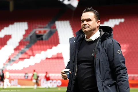 Officiel Ajax Amsterdam : Overmars quitte ses fonctions