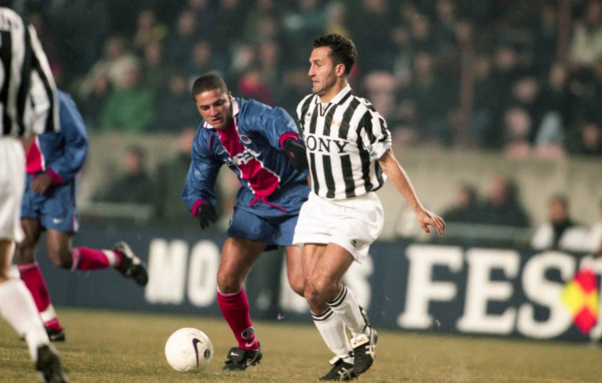 Quel est le nom de ce latéral gauche portugais, qui a joué 39 rencontres pour le PSG de 1996 à 1997 ?