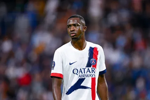PSG : Pacho rend hommage à “une grande personne” dans le groupe