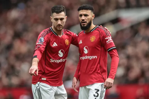 Mercato Manchester United : “il pourrait vraiment avoir une chance”, un coach prend de l’ampleur pour le banc des Red Devils