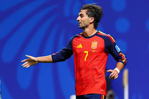 Mercato PSG : 4 concurrents dont Roberto De Zerbi pour Ferran Torres, attaquant du Barça et prochain adversaire des Bleus au Mondial