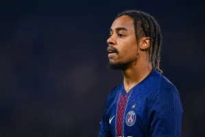 Mercato Liverpool : “rien garantir à personne…”, Iraola évasif sur l’avenir de la principale victime du transfert de Barcola