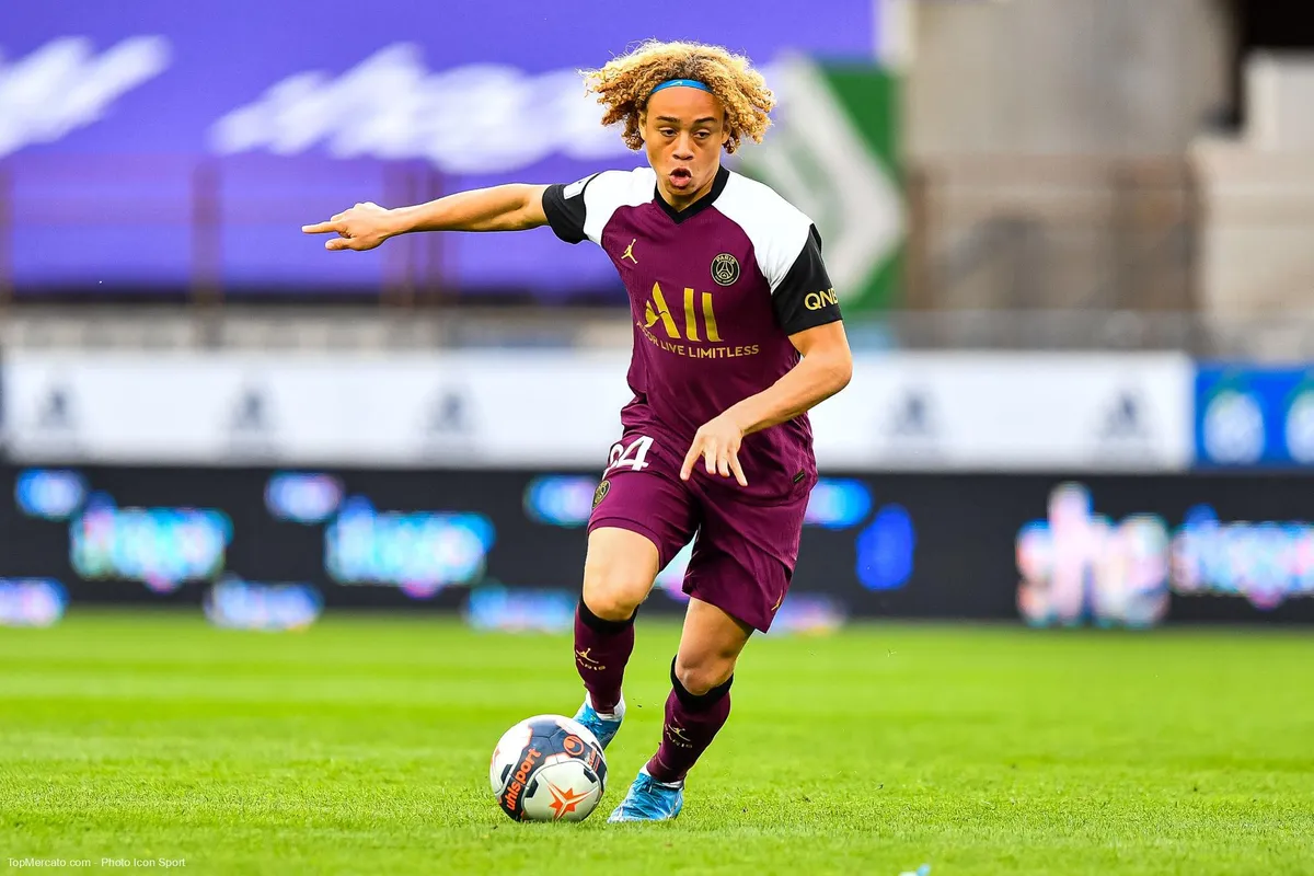 Xavi Simons, Paris Saint-Germain