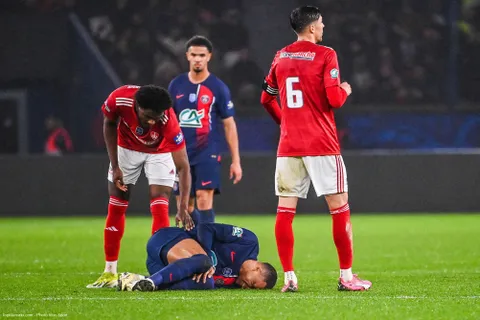 PSG : Mbappé blessé, Enrique sort du silence !