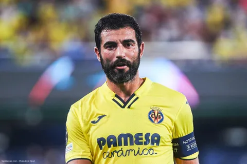 Officiel Mercato - Villarreal : l’expérimenté Raul Albiol a rempilé