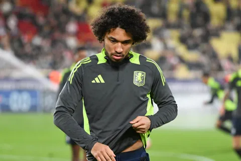 Mercato Aston Villa : Boubacar Kamara face à un dilemme avant le PSG