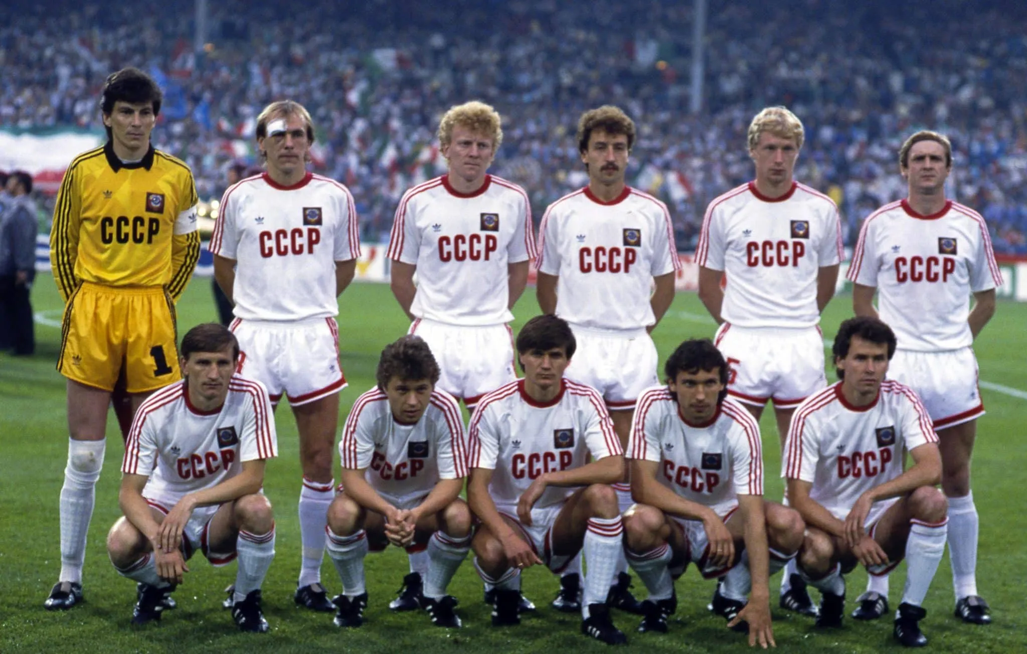 Quel joueur a envoyé depuis le coin gauche de la surface une volée mémorable dans la lucarne opposée en finale de l’Euro 1988, contre l’Union soviétique ?