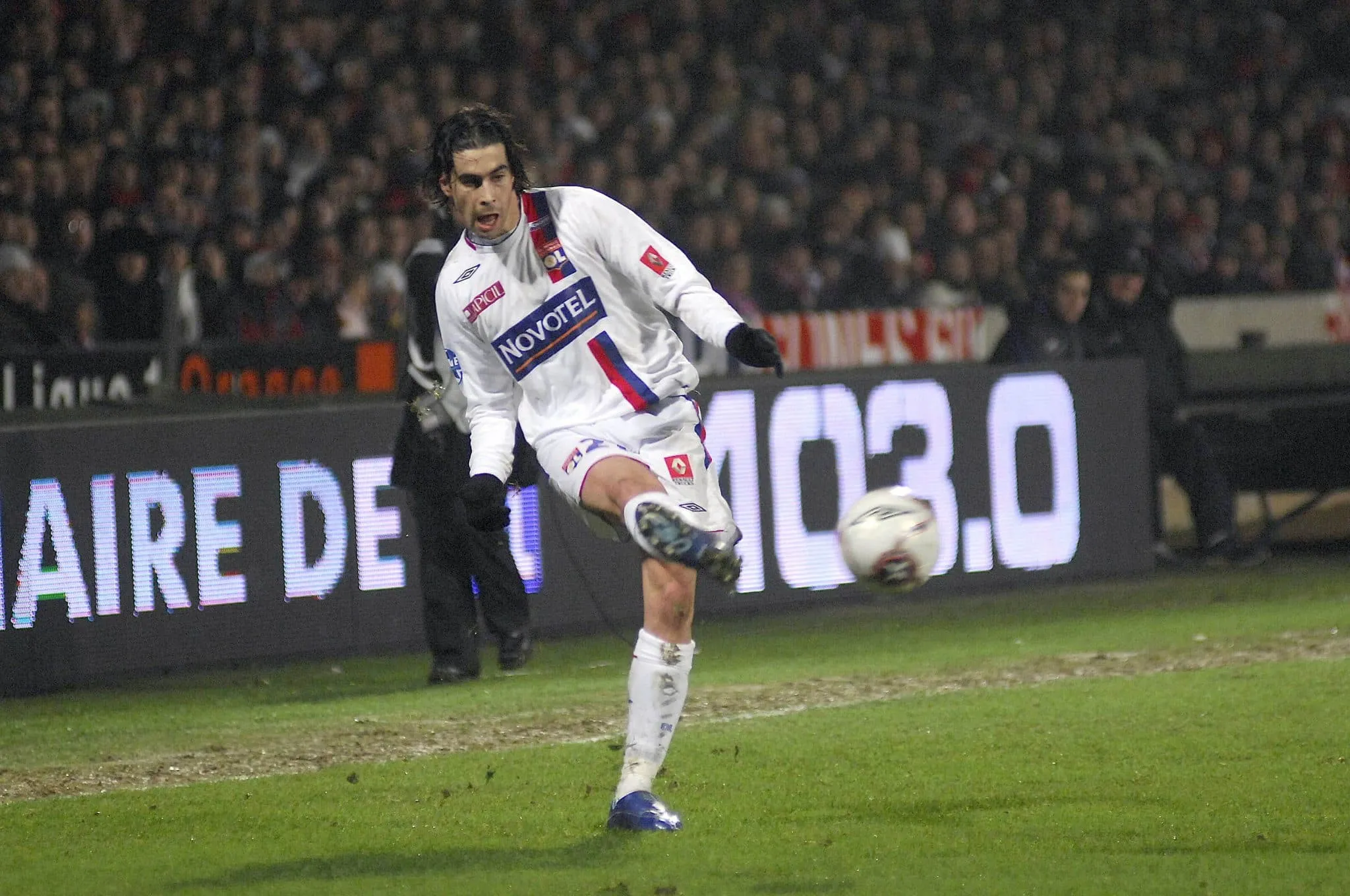 Avec quel géant européen l’OL a un bilan équilibré de 3 victoires – dont un 3-0 en 2005 -, 3 défaites et 4 nuls en coupe d’Europe ?