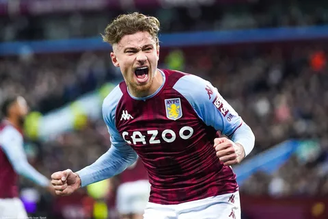 Officiel Mercato - Aston Villa : un cadre rempile chez les Villans