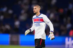 Mercato PSG : 4 destinations pour relancer Lucas Chevalier, dont l’avenir à Paris paraît bouché
