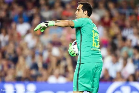 Lille : Bielsa viserait Claudio Bravo !
