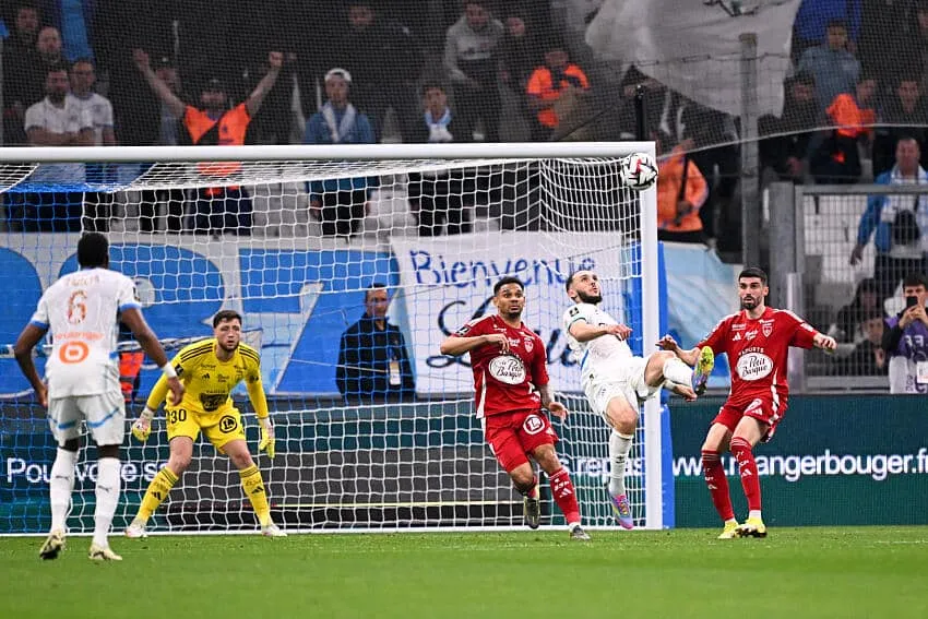 Amine Gouiri, OM