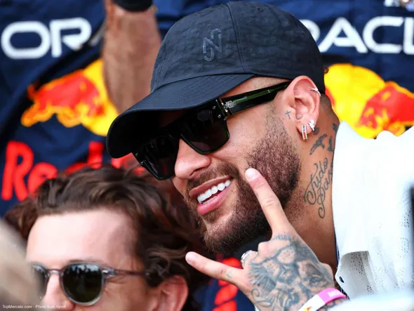 Combien Neymar a-t-il coûté au PSG ?