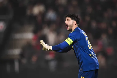 ASSE : “On est trop faible”, Gautier Larsonneur lucide après la rouste à Rennes