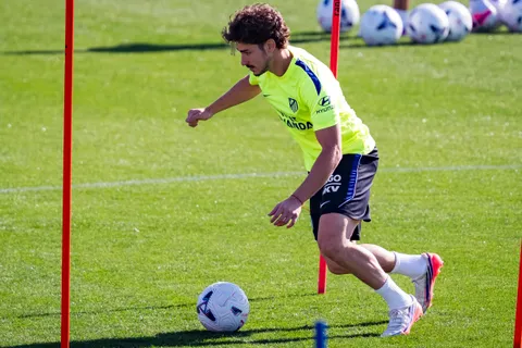 Barça : le mercato vient de fermer, mais le dossier Julian Alvarez est déjà relancé