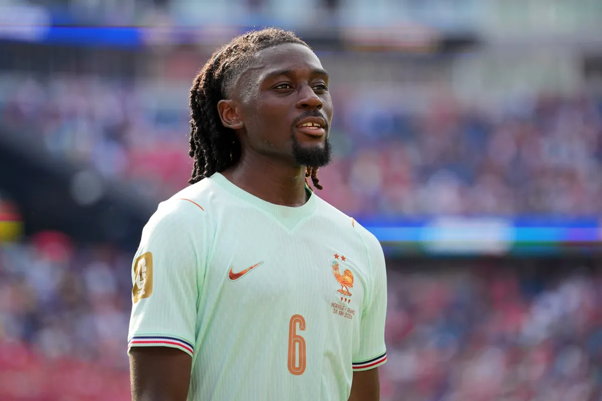 Manu Koné puis Lamine Camara : Chelsea se casse les dents sur la succession d’Enzo Fernandez dans la dernière ligne droite du mercato
