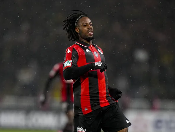 Mercato – L’OGC Nice veut absolument faire revenir Elye Wahi, toujours en attente à l’Eintracht Francfort