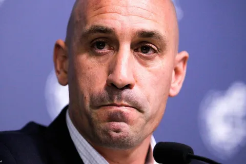 Espagne : baiser sur la bouche…Défense scandaleuse et nouvelle provocation de Rubiales