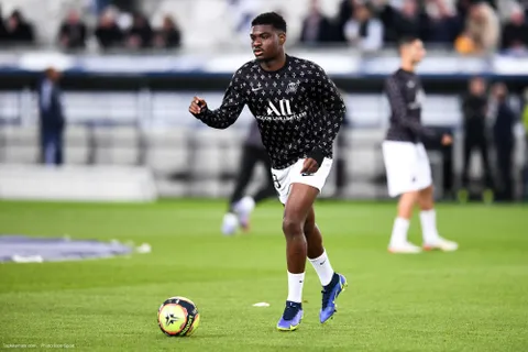 Mercato - PSG : Dina-Ebimbe sur le départ ?