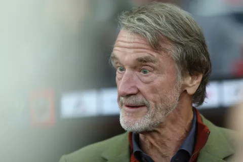 Manchester United : “ce n’est pas mon choix…”, la sortie ambigüe de Jim Ratcliffe sur Erik Ten Hag