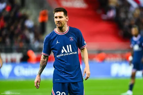 Mercato - PSG : un graffeur réalise une sublime fresque de Messi à Paris