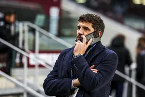 Mercato – Lens discute avec 2 cadres : une prolongation en bonne voie, désaccords sur le salaire pour l’autre