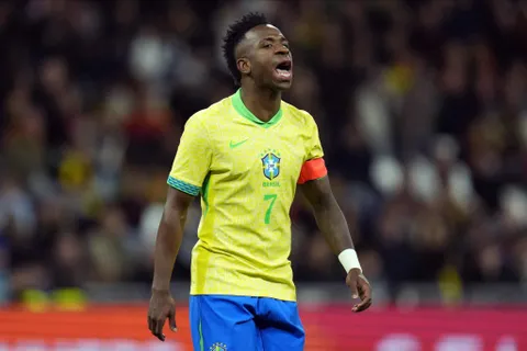 “Une poule mouillée”, une star du Mondial 98 cartonne Vinicius !