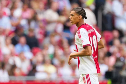 Barça, Manchester City et United, Liverpool… Le “nouveau Van Dijk” va affoler le mercato