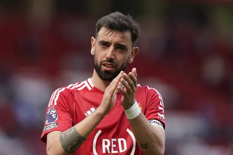 Mercato Manchester United : 2 options à 115 M€ pour remplacer Bruno Fernandes