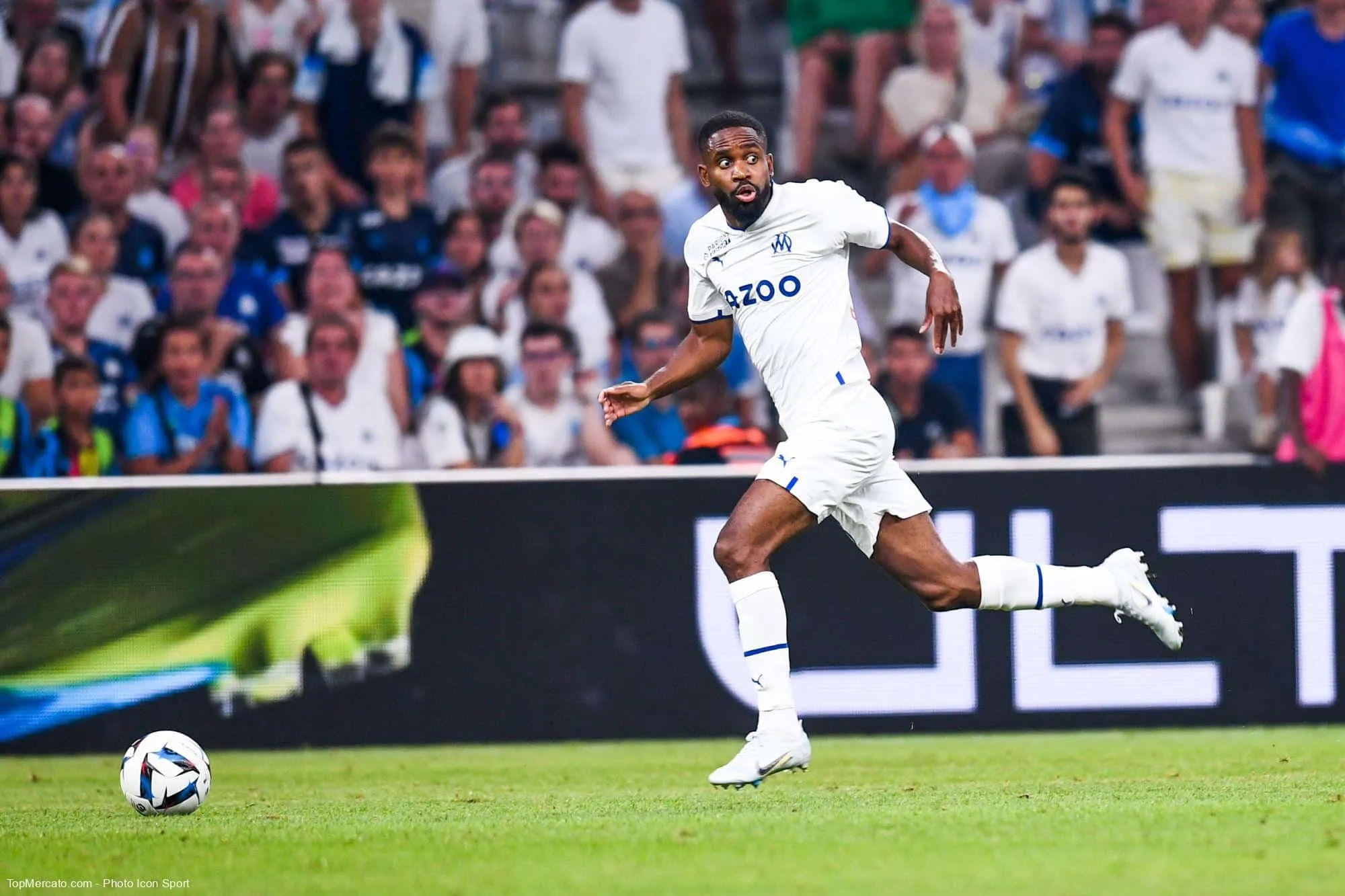 Quel club évoluant en Ligue des Champions a recruté cet été Cédric Bakambu, Tetê, Angeliño, Kerem Demirbay ou encore Wilfried Zaha ?