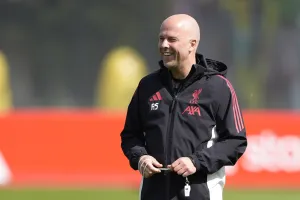 Un banc prestigieux s’offre déjà à Arne Slot après son limogeage soudain de Liverpool