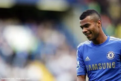 Angleterre : Ashley Cole dans de sales draps ?