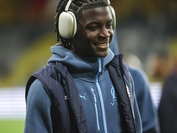 Mercato OM : l’impressionnante liste des 9 prétendants de Darryl Bakola qui risquent de déchanter