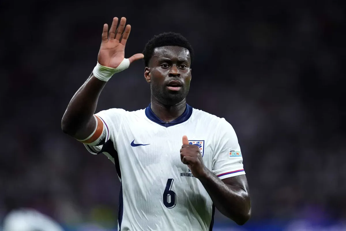 Mercato : “ce sont uniquement les joueurs étrangers qui font grève…” Guéhi et les Anglais encensés, Isak et Wissa à blâmer ?