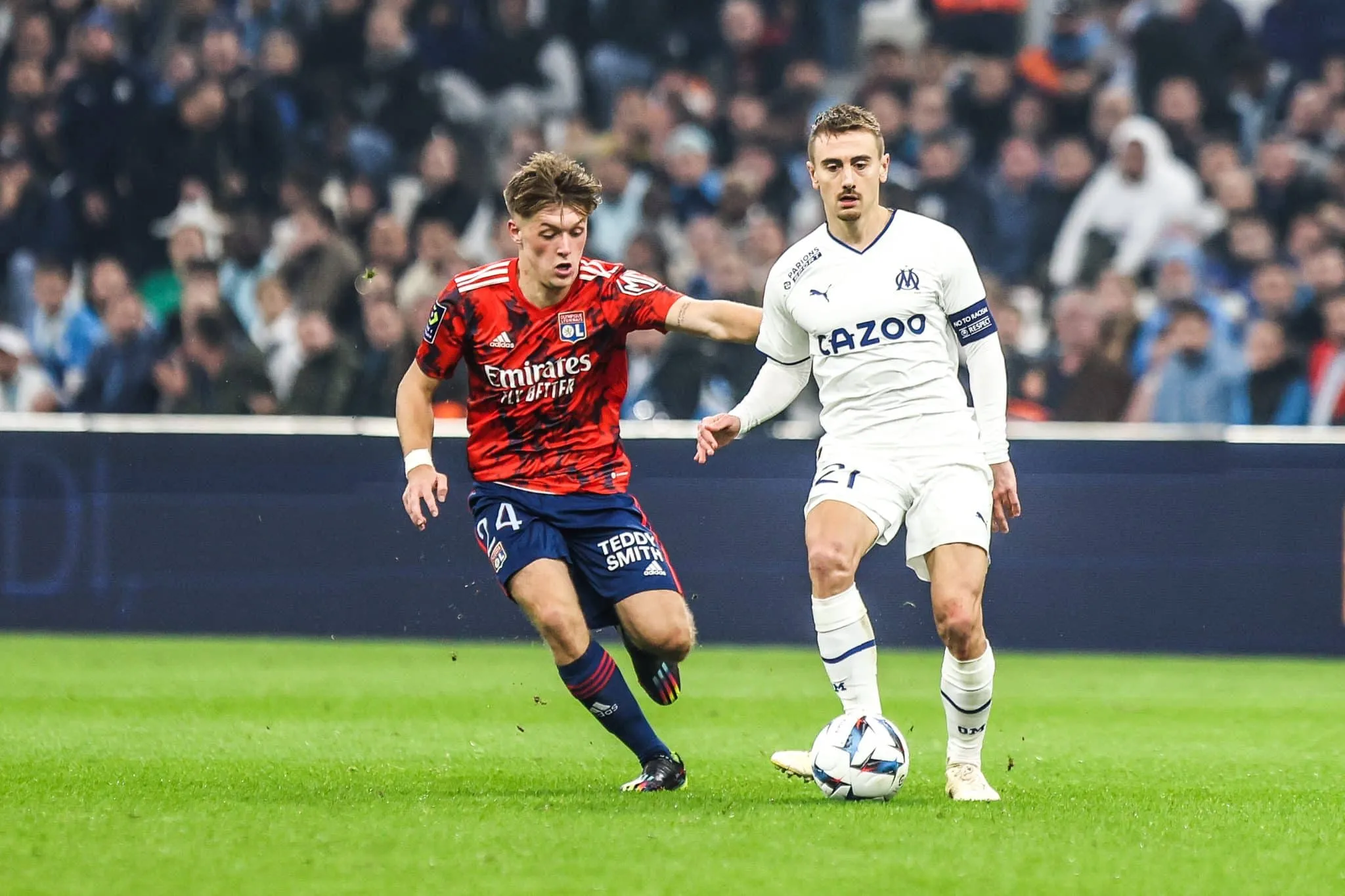 Quel Lyonnais tente de piquer le ballon au capitaine de l’OM, Valentin Rongier, lors d’un défaite de l’OL au Vélodrome (0-1), en L1, en 2022 ?