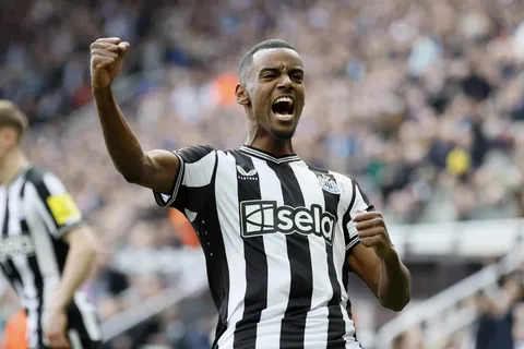 Mercato - Newcastle : Isak convoité par deux géants londoniens