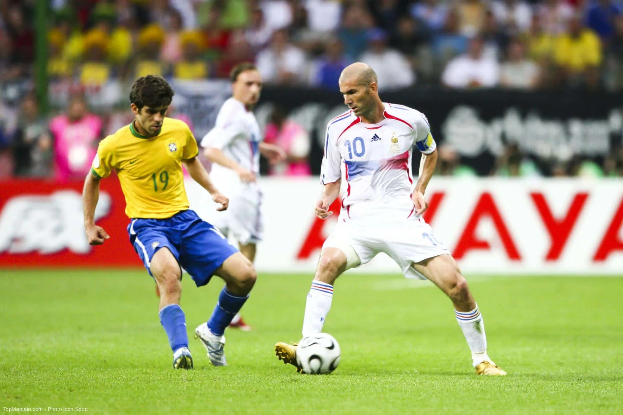 Zinédine Zidane est devenu officiellement le capitaine de l’équipe de France en août 2005. Contre quelle nation les Bleus ont-ils joué pour son premier match (amical) dans ce nouveau rôle ?