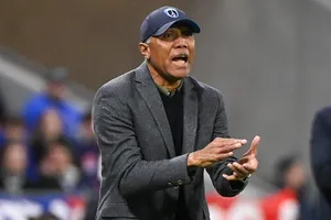 Paris FC : Kombouaré prêt à bouleverser ses plans avec l’un de ses sacrifiés